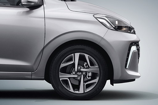 Sporty Diamond cut Alloy Wheels