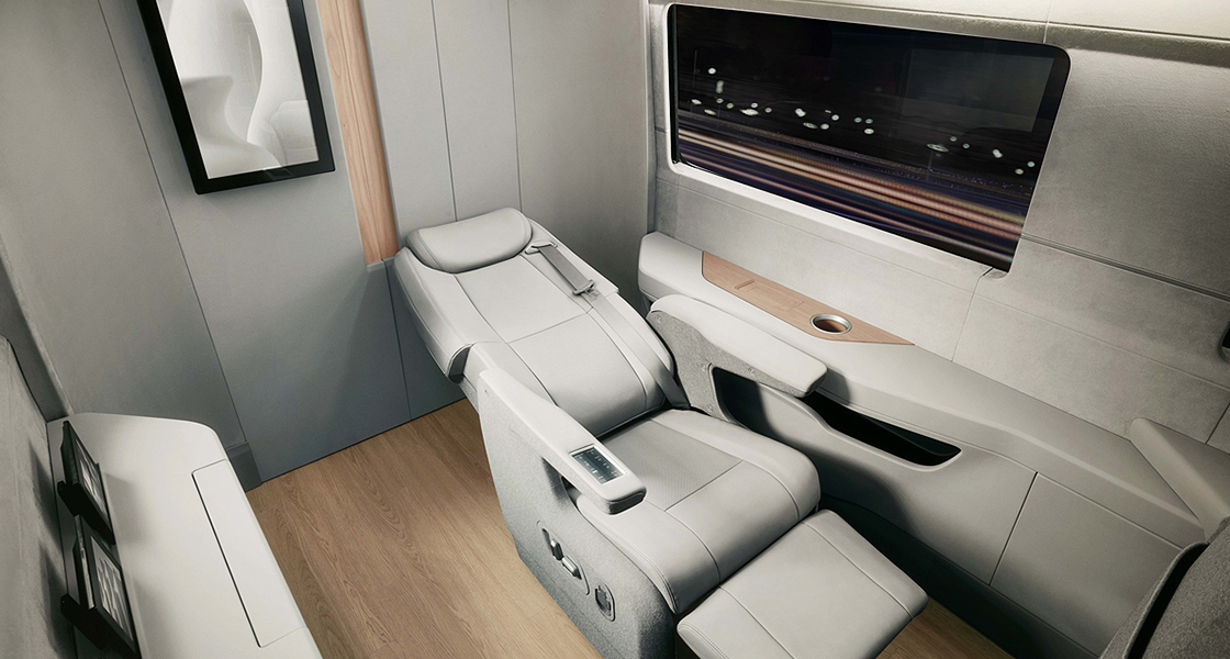 쏠라티 내부 디자인 - 뒷좌석이 약 180도 가량 눕혀짐