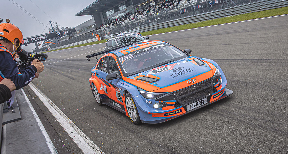 뉘르부르크링 24 레이싱에 참여중인 차량 이미지 5