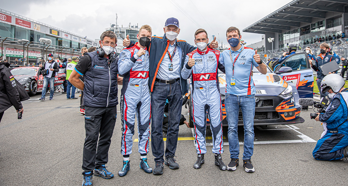 뉘르부르크링 24 레이싱에 참여중인 차량 이미지 8