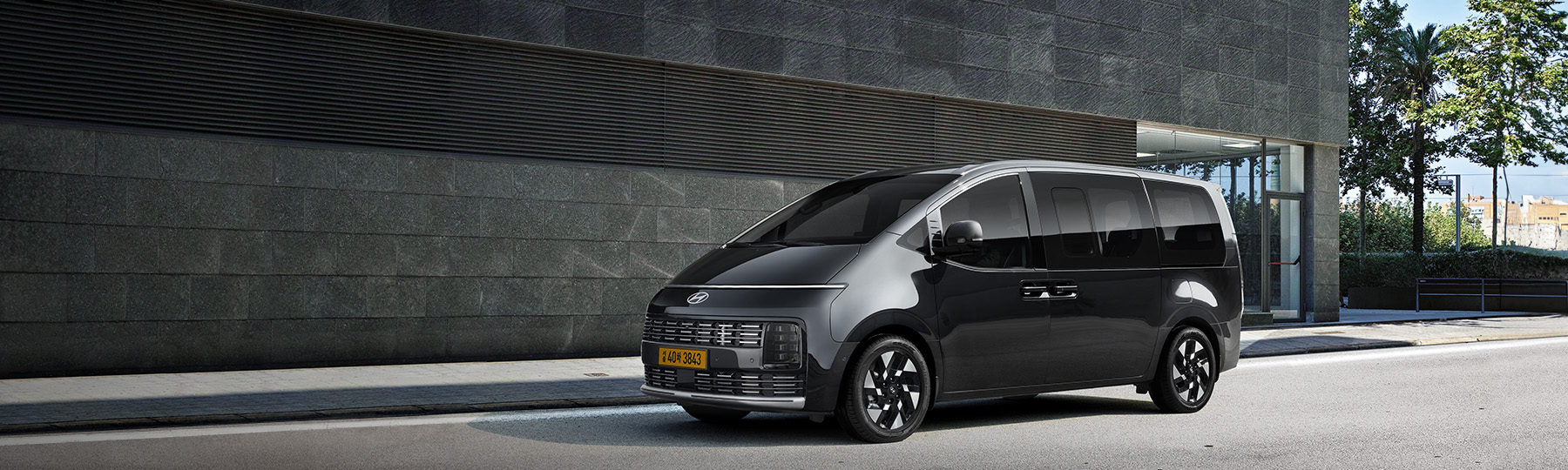 STARIA Lounge Mobility Hybrid Key Visual