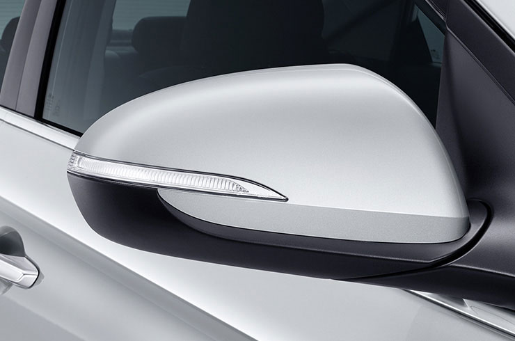 Side mirrors with built-in LED indicator lamps 