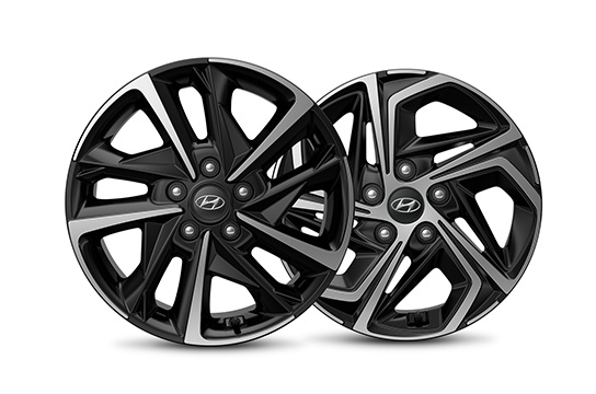 Diamond-cut alloy wheels.