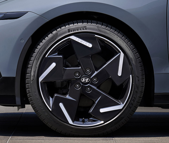  20-inch alloy wheels with Pirelli tires of IONIQ 6