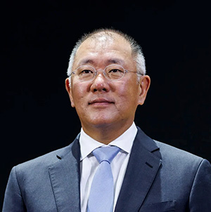 Hyundai Motor Chairman Doubles Down On AI And Robotics