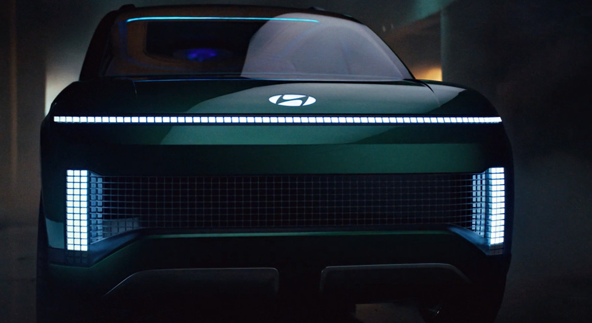 Hyundai Parametric Pixels are shown in the headlights of the SEVEN concept