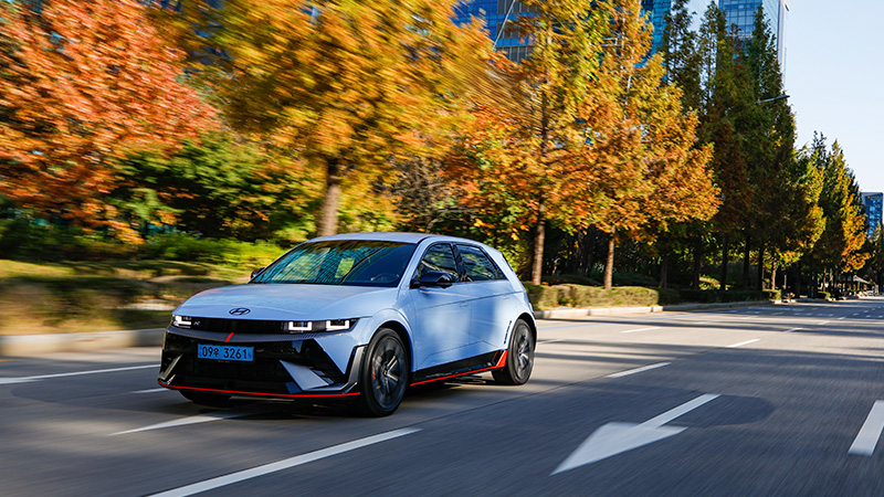 Hyundai Motors IONIQ 5 N Sets Benchmark for Sporty Evs_IONIQ 5 N on road, front, dynamic