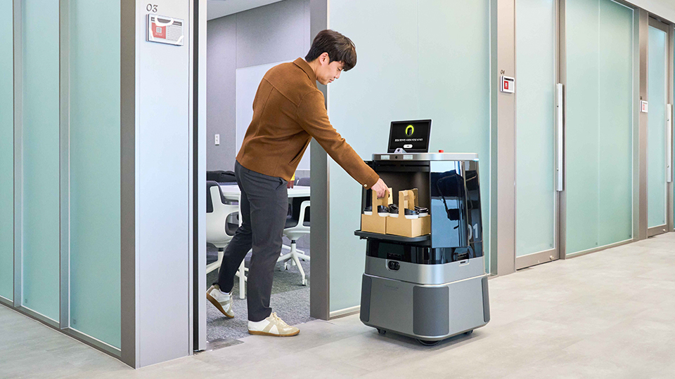 Hyundai Motor Group Powers Up Robotic Services at Smart Office Building in Seoul