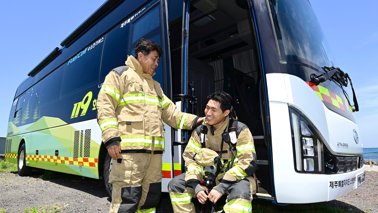 (Image 5) Hyundai Motor Group Donates Hydrogen Fuel Cell Support Bus for Firefighters’ Recovery in the Line of Duty
