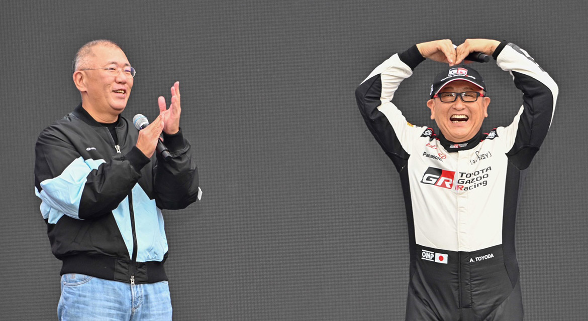 performance run of Euisun Chung and Akio Toyoda