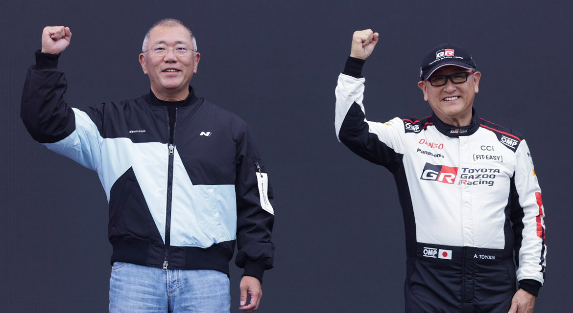 Hyundai Motor Group Executive Chair Euisun Chung and Toyota Motor Corporation Chairman Akio Toyoda