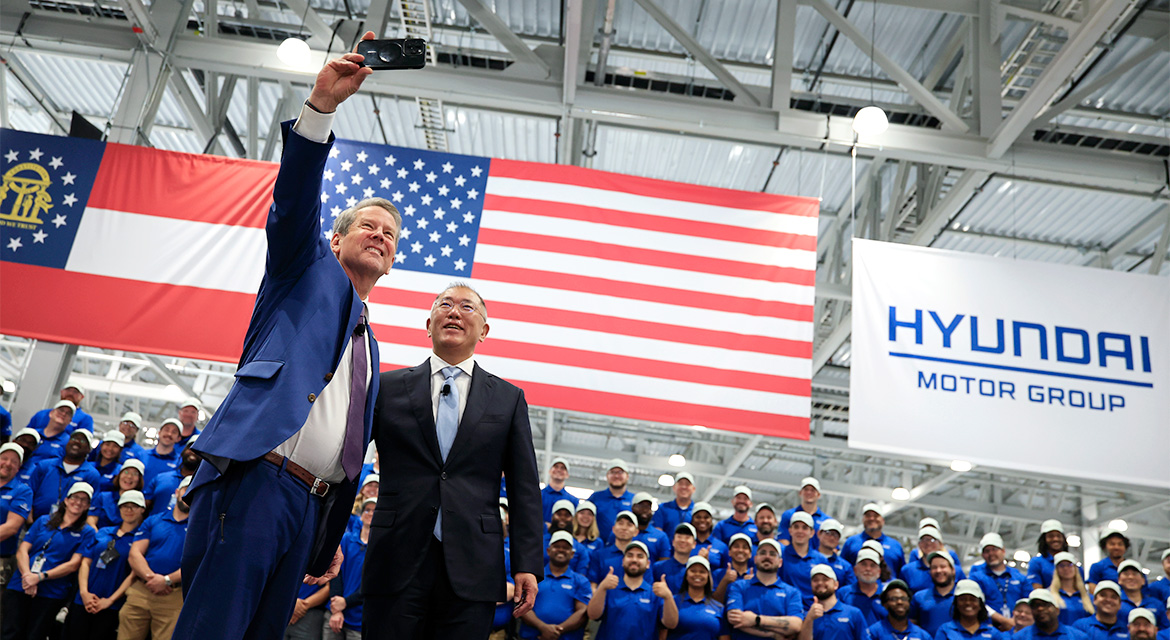 (From left) Brian Kemp, Governor of Georgia; and Euisun Chung, Executive Chair of Hyundai Motor Group