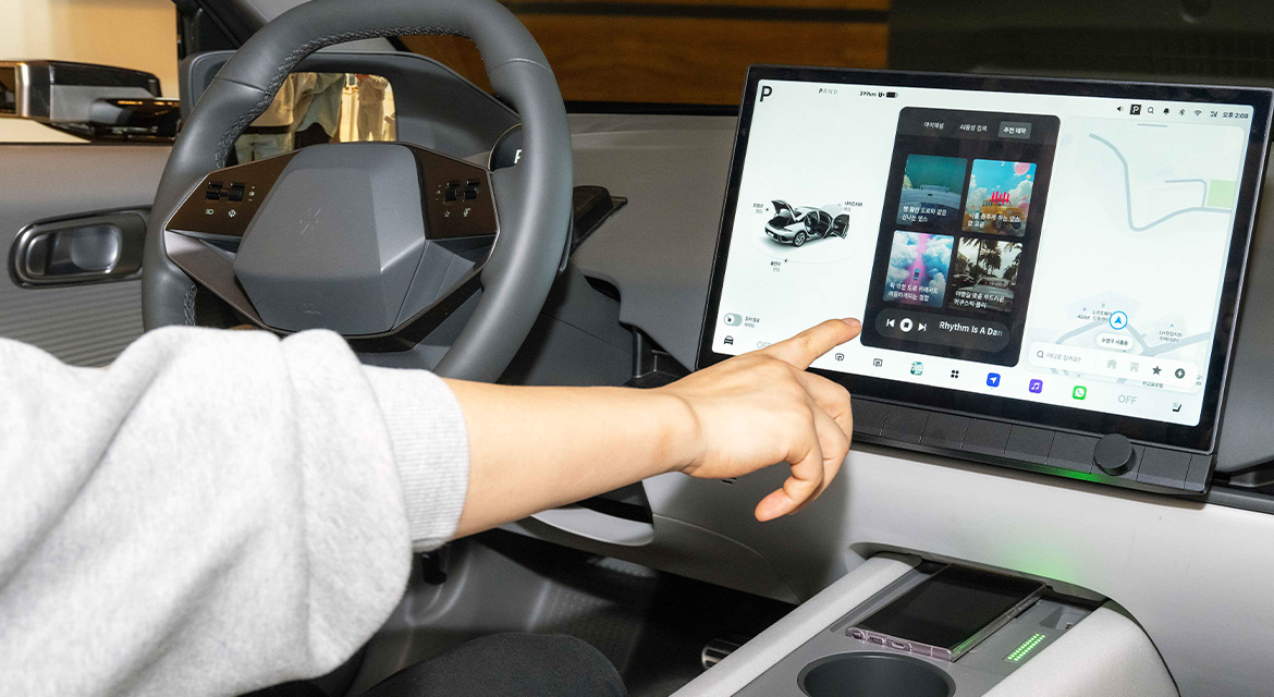 A next-gen infotainment system based on the Android Automotive OS (AAOS) that allows for maximum openness and scalability