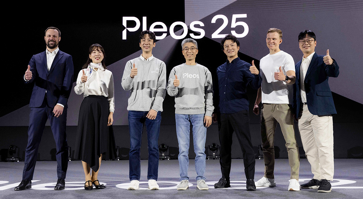 (from left) Noah Zych, Head of Autonomous Mobility and Delivery at Uber; Jaeyeon Jung, Executive Vice President and SmartThings Head at Samsung Electronics; Jaeuk Park, CEO of SOCAR; Chang Song, President and Head of Hyundai Motor and Kia’s Advanced Vehicle Platform (AVP) Division; Tatsuya Matsubara, APAC Head of Automotive at Unity; Denis Nekliudov, Staff Software Engineer and Automotive OS Team Lead Manager at Google; Jaehoo Lee, Head of App Division at Naver