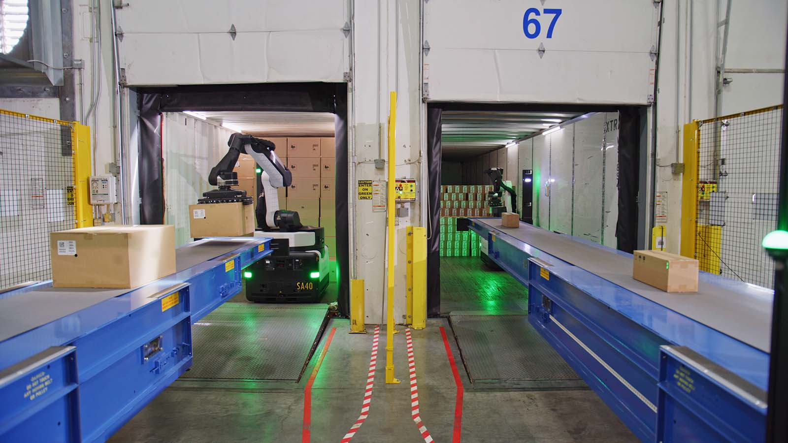 The robot offers predictability for warehouse operations, working continuously and keeping the flow of goods moving. With the ability to move hundreds of cases an hour, Stretch ensures that daily goals are met even as order fulfillment demands soar.