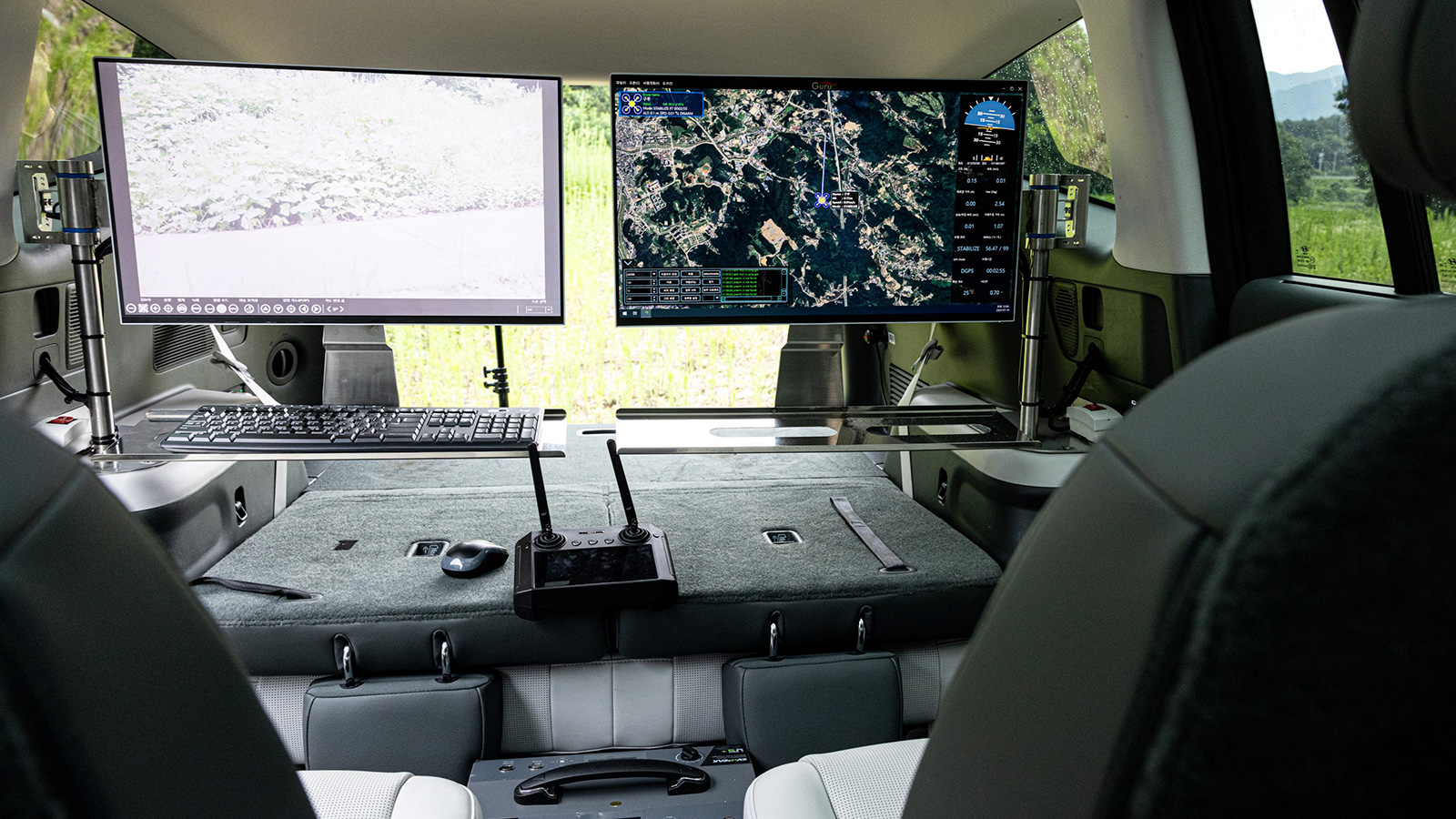 IONIQ 9’s spacious rear cabin has been equipped with a swivel seat, dual monitors and a dedicated drone operation PC, creating a high-precision integrated control system.