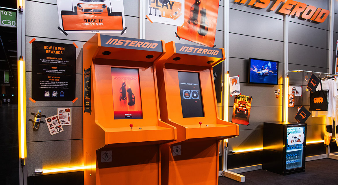 Hyundai Motor's booth in the ‘Retro & Family Area’ at gamescom 2025, featuring the INSTEROID concept car and its self-developed ‘INSTEROID Retro Arcade’ game.