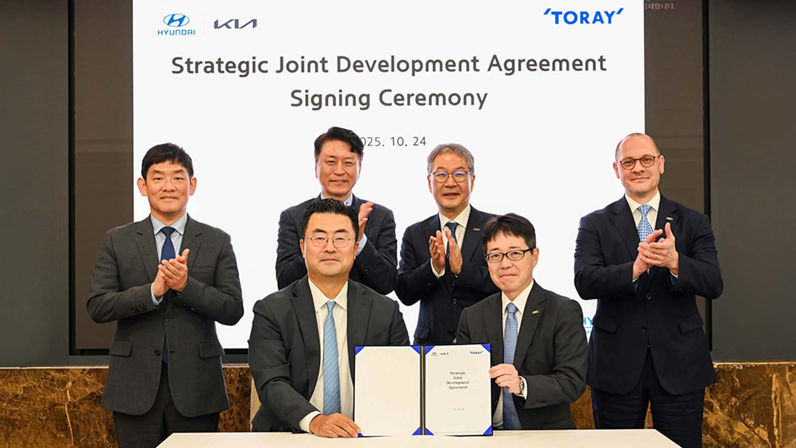 (from left in the first row) Heung-soo Kim, Executive Vice President and Head of Global Strategy Office at Hyundai Motor Group; Miki Terada, General Manager of Advanced Composites Division at Toray Group