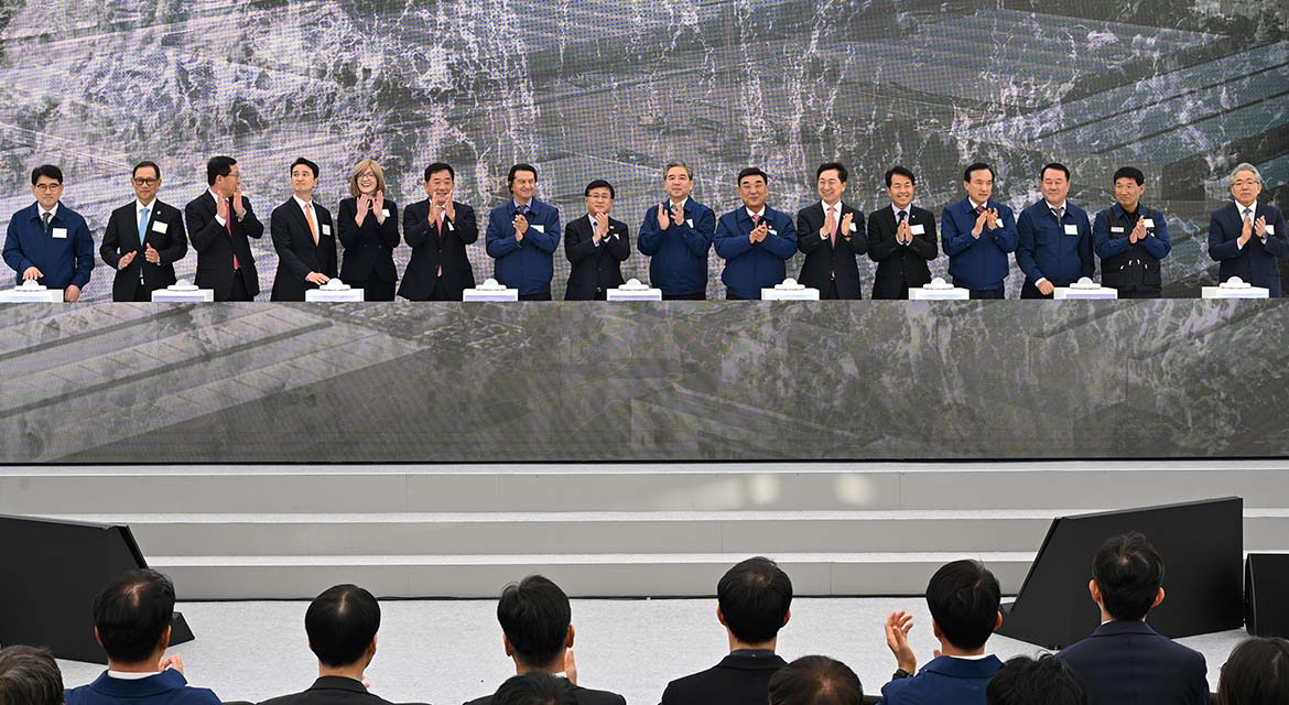 (Photo 4) Hyundai Motor Hydrogen Fuel Cell Production Facility in Korea