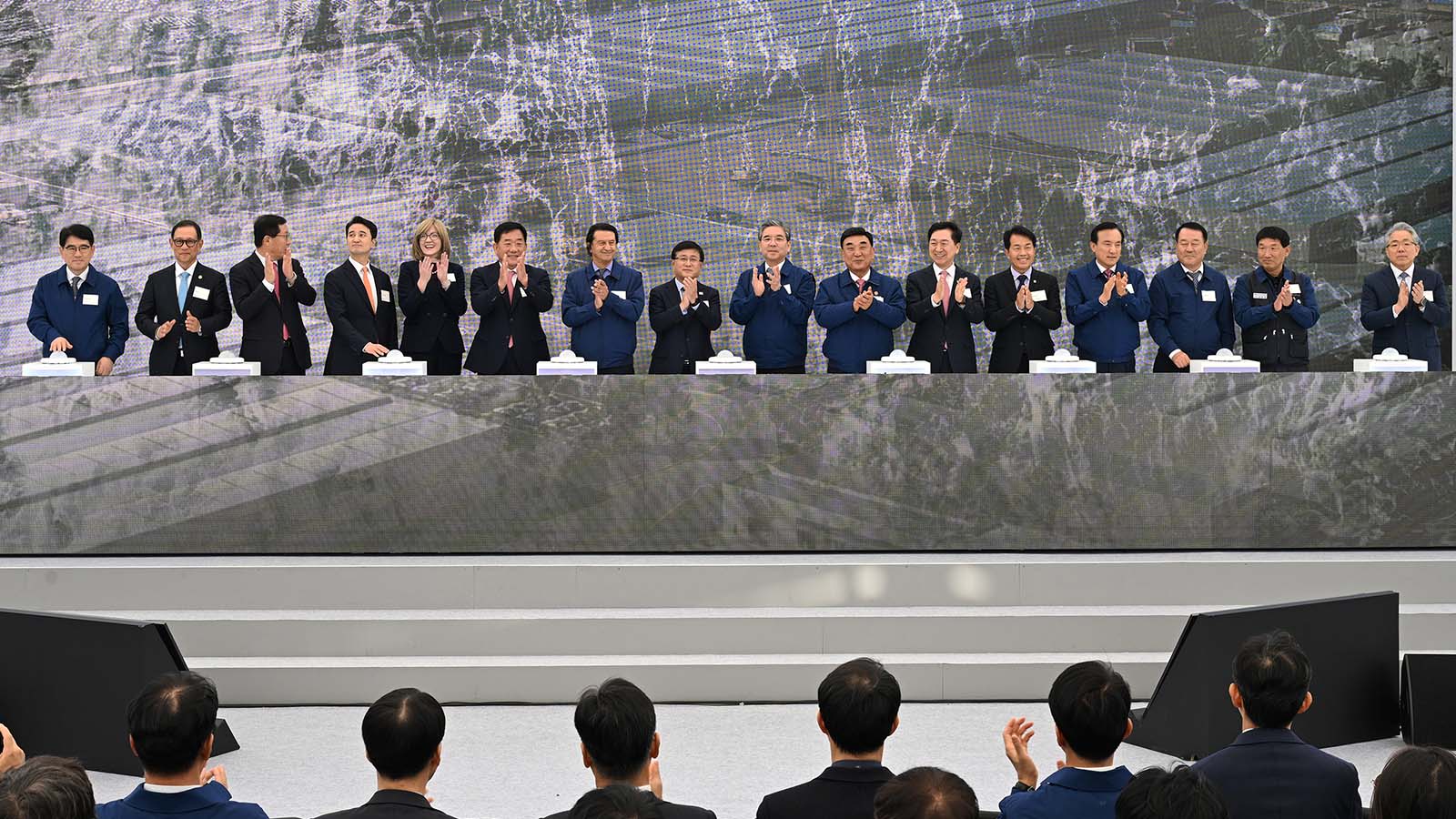 (Photo 4) Hyundai Motor Hydrogen Fuel Cell Production Facility in Korea