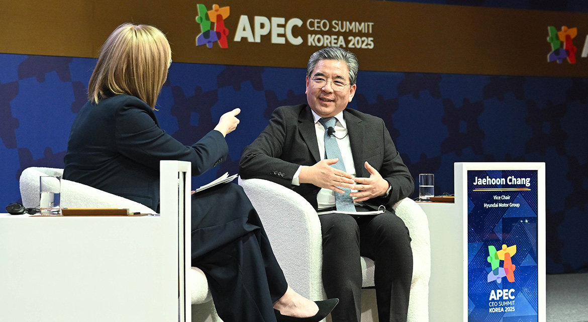 (from left)  Ivana Jemelkova, CEO of Hydrogen Council, and Jaehoon Chang, Vice Chair of Hyundai Motor Group and Co-Chair of Hydrogen Council