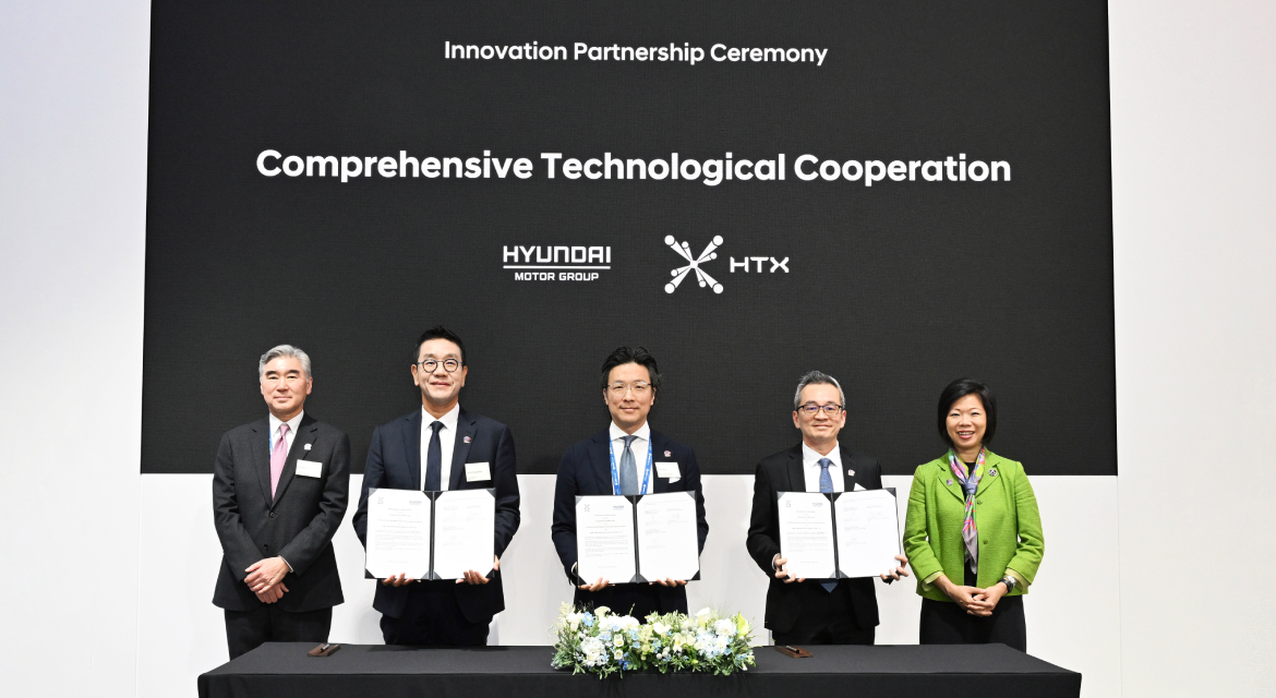 (from left) Sung Kim, President for Strategic Planning at Hyundai Motor Group; Hyun Sung Park, CEO of HMGICS; Ilbum Kim, Executive Vice President and Head of Global Policy Office at Hyundai Motor Group; Chan Tsan, Chief Executive of HTX; Sim Ann, Singapore’s Senior Minister of State for Home Affairs and Foreign Affairs