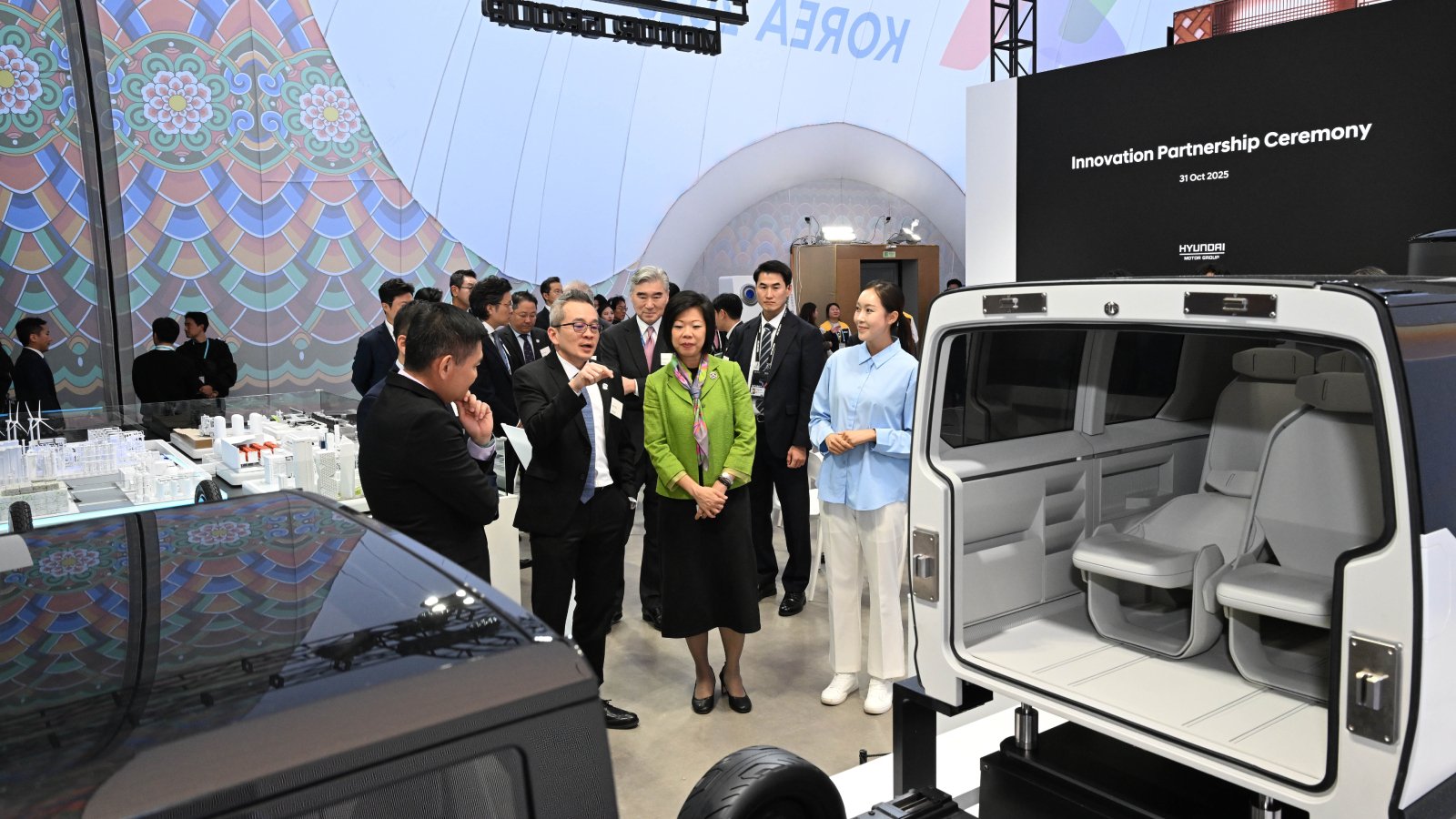 Chan Tsan, Chief Executive of HTX; Sung Kim, President for Strategic Planning at Hyundai Motor Group; and Sim Ann, Singapore’s Senior Minister of State for Home Affairs and Foreign Affairs, are viewing the Kia PBV exhibit at Hyundai Motor Group's "K-Tech Showcase" booth during the APEC CEO Summit Korea 2025 in Gyeongju.