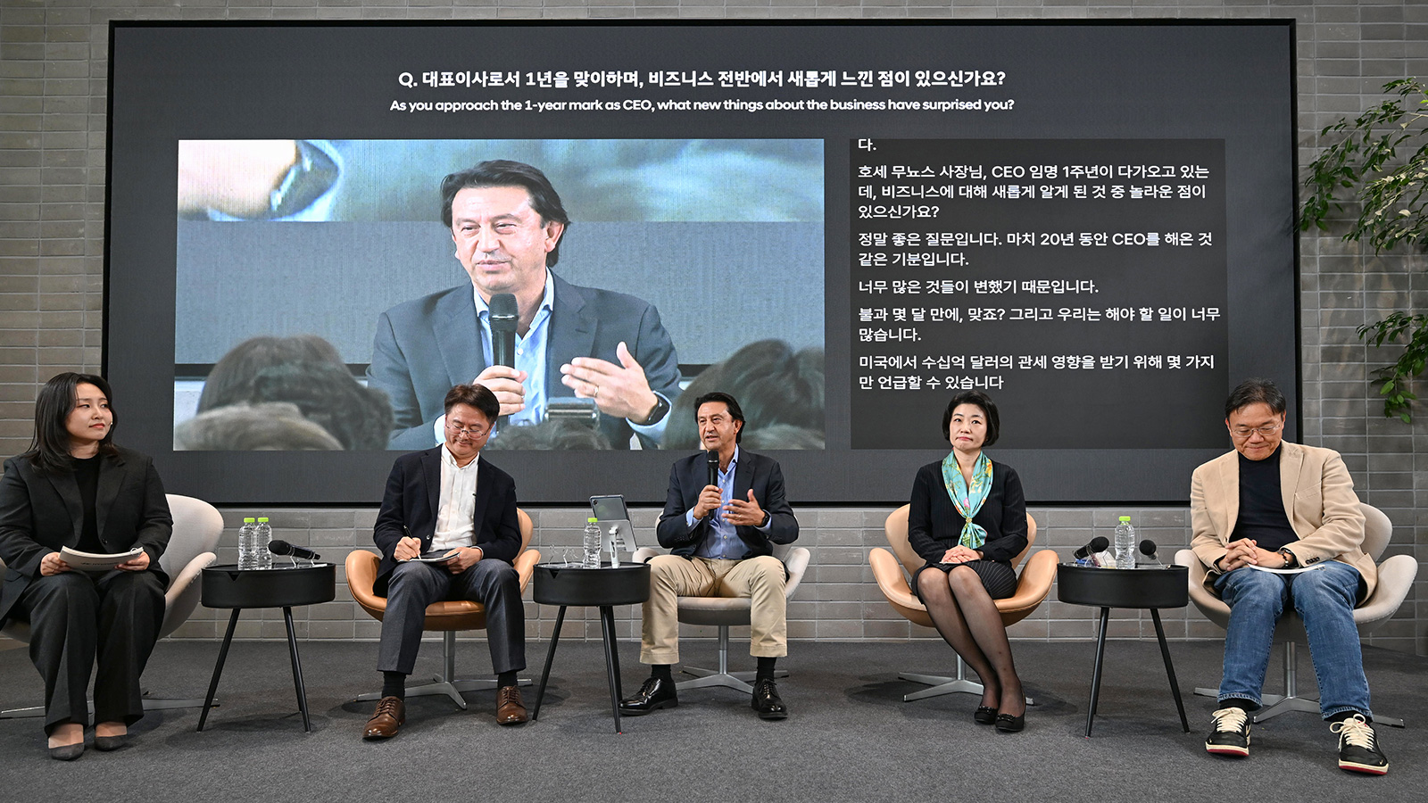 (second from left) Yeong Ho Lee, Executive Vice President and Head of Global Operations Division at Hyundai Motor Company / José Muñoz, President and CEO at Hyundai Motor Company / Hae In Kim, Executive Vice President and Head of HR Division at Hyundai Motor Company / Chang Hwan Kim, Executive Vice President and Head of Electrification Energy Solutions Tech Unit at Hyundai Motor Company