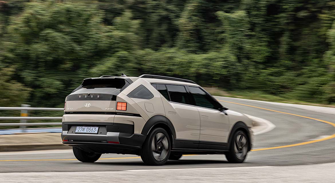 NEXO rear three quarter cornering