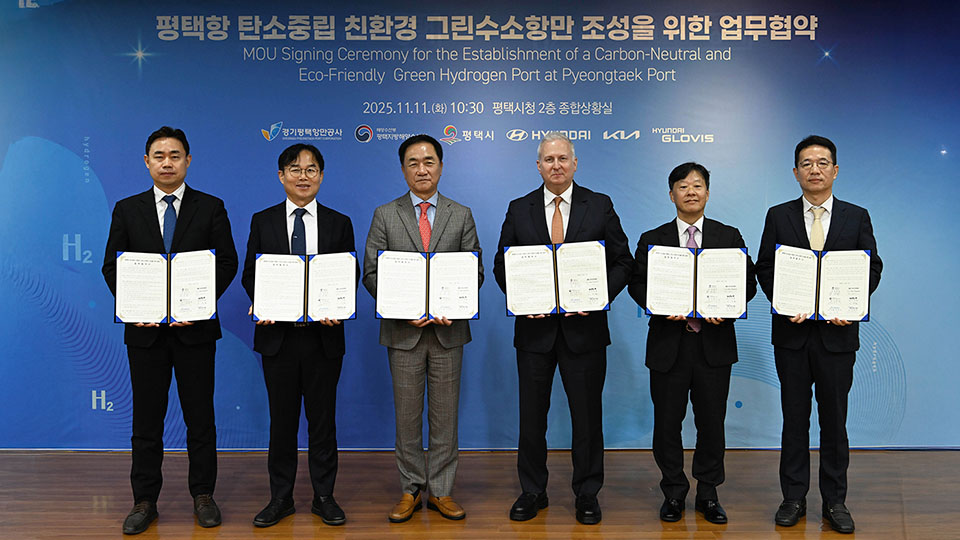 (from left) Gumgyu Kim, Acting President of Gyeonggi Pyeongtaek Port Corporation; Kyungsik Do, Commissioner of Pyeongtaek Regional Office of Oceans and Fisheries; Jangseon Jeong, Mayor of Pyeongtaek City; Ken Ramirez, Executive Vice President and Head of Energy & Hydrogen Business Division at Hyundai Motor Group; Jungsuk Kim, Vice President and Head of Hyundai Glovis Shipping Business Sub-Division; Dukhyun Lee, Vice President and Head of Kia Sustainability Management Group