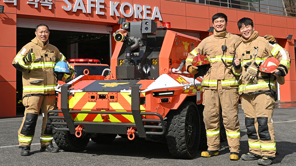 Pal Soon Im, Rescue Captain / Junyoung Jeon, Fire Sergeant /  Jeongmin Hwang, Squad Leader   