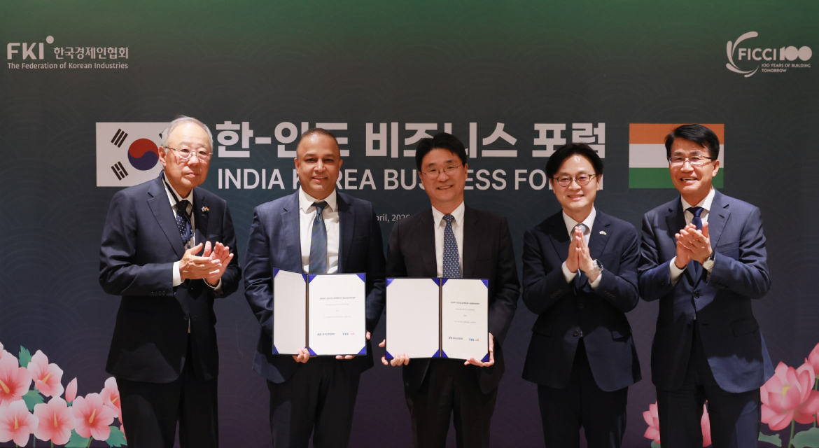 (from left) Jin Roy Ryu, Chairman of the Federation of Korean Industries; Sharad Mishra, President, Group Strategy at TVS Motor Company; Joongsun Ko, Senior Vice President of Corporate Strategy & Planning at Hyundai Motor Company; Minister Jung-Kwan Kim of the Ministry of Trade, Industry and Resources, South Korea