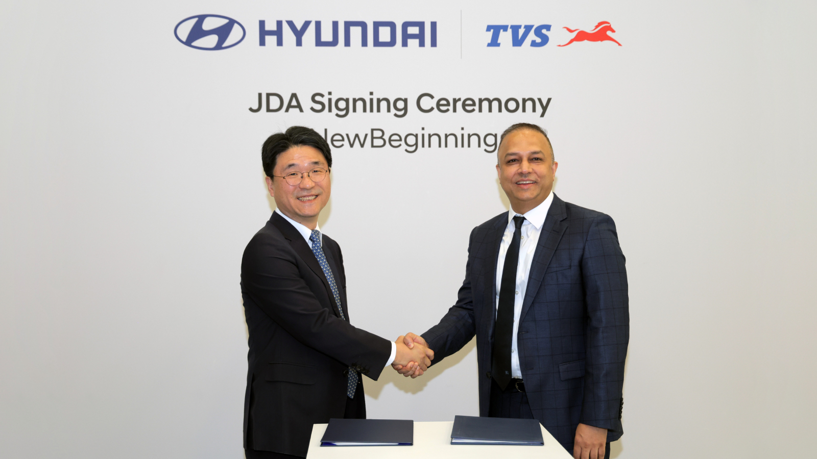 (from left) Joongsun Ko, Senior Vice President of Corporate Strategy & Planning at Hyundai Motor Company; Sharad Mishra, President, Group Strategy at TVS Motor Company