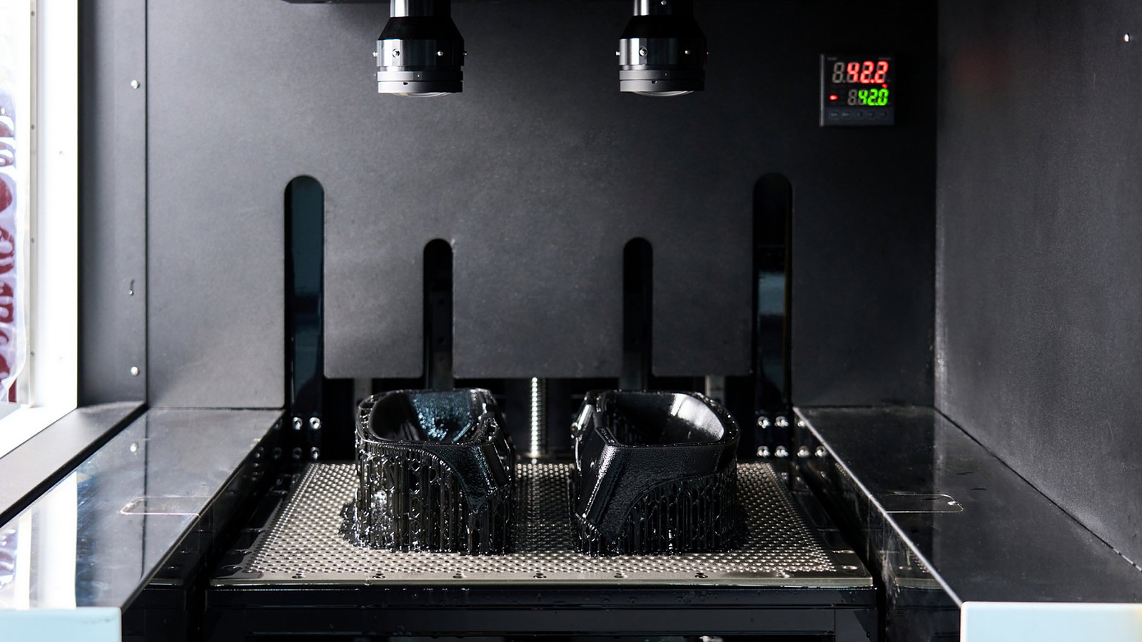 A vat photopolymerization process fabricates a component by curing liquid resin layer by layer using light.