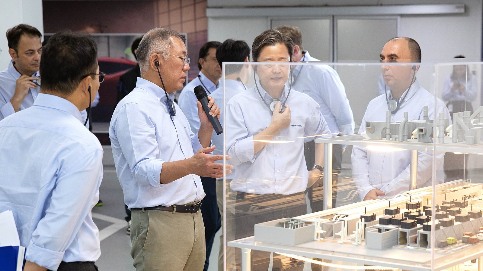Hyundai Motor Group Executive Chair Euisun Chung Visits Hyundai Motor Türkiye to Review IONIQ 3 Production Readiness