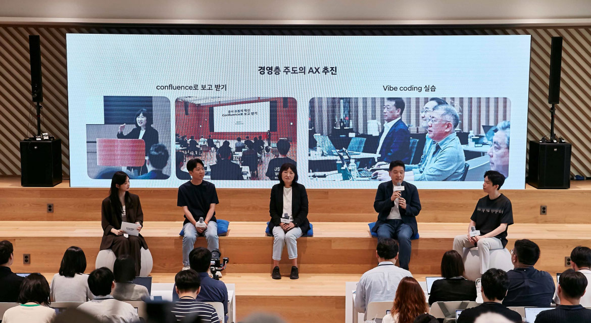 (From second to the left) Young Seok Jang, Senior Manager of the Genesis Customer Experience Team; Eunsook Jin, President and Head of ICT Management Division; Sanghong Lee, Vice President and Head of Information Security Group 2; and Changyoun Seo, Senior Manager of the Web-frontend Development Team