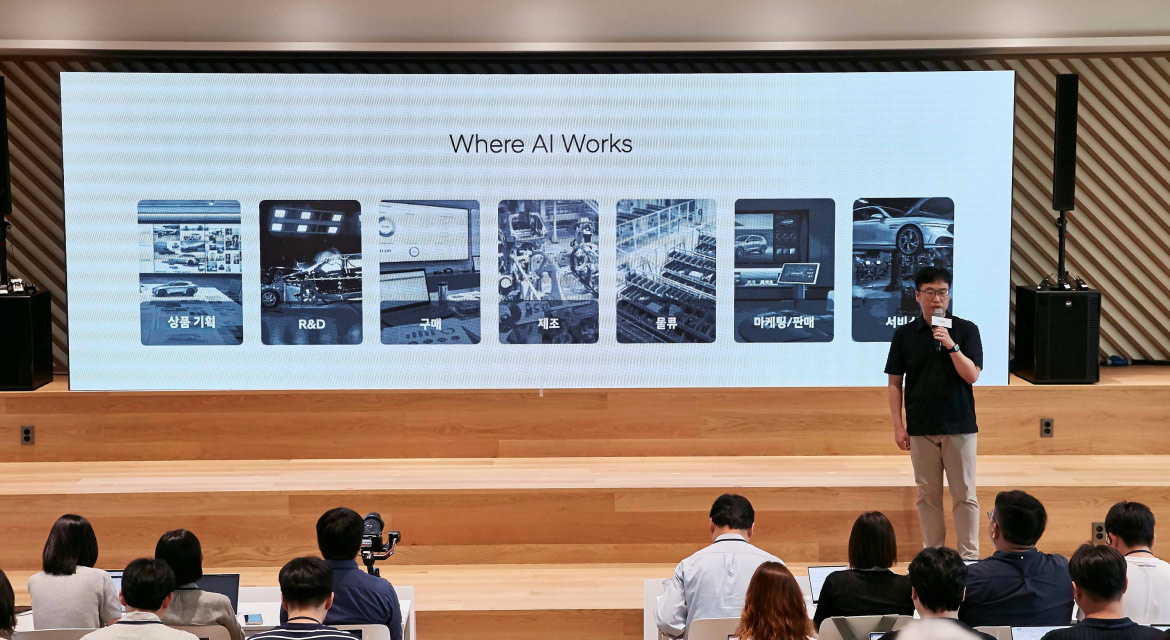 Hwachang Sung, Team Leader of the AX PMO Team, delivers a presentation at the Hyundai Motor Group AX Achievement Showcase on August 12.