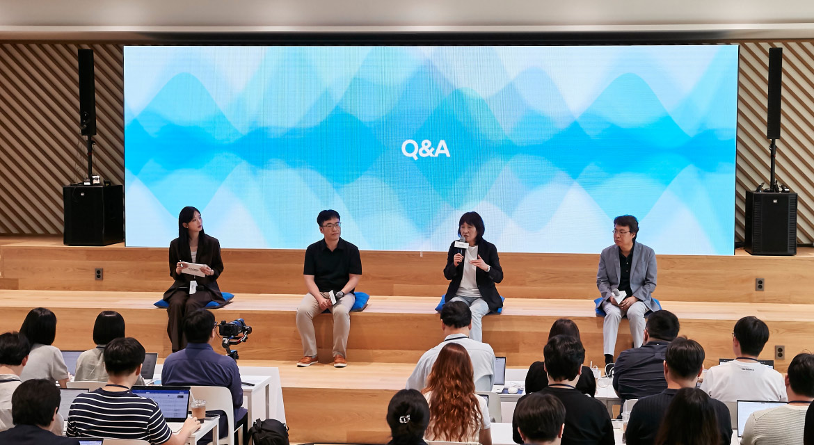 (From second to the left) Hwachang Sung, Team Leader of the Hyundai Motor and Kia AX PMO Division; Eunsook Jin, President and Head of ICT Management Division at Hyundai Motor Group; and Gunhan Park, Vice President and Head of the Machine Learning Lab, participate in a Q&A session.