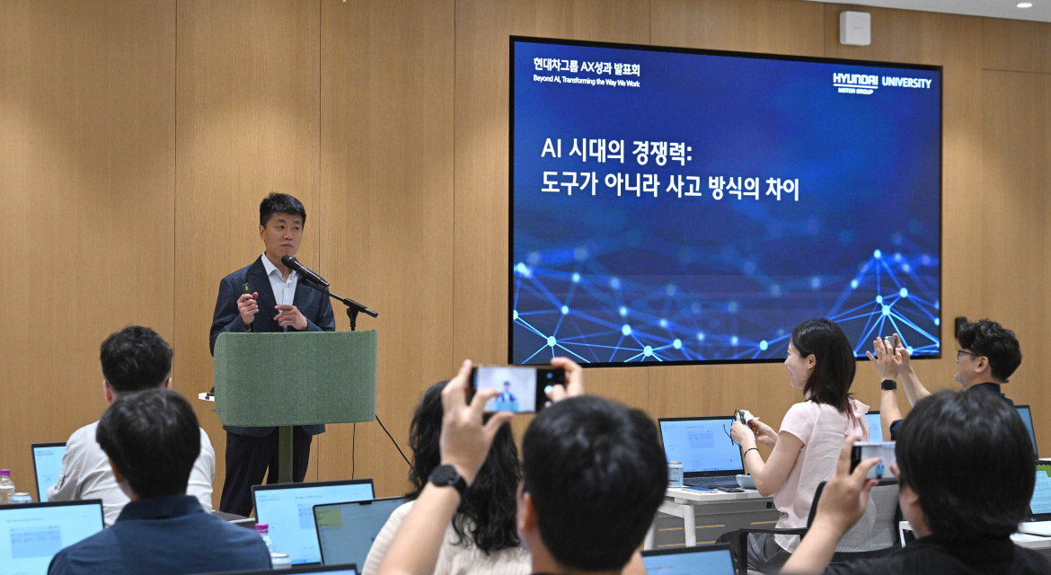 Seokmoon Ryoo, CEO of Hyundai AutoEver, leads a Vibe Coding hands-on session at the Hyundai Motor Group AX Achievement Showcase on August 12.