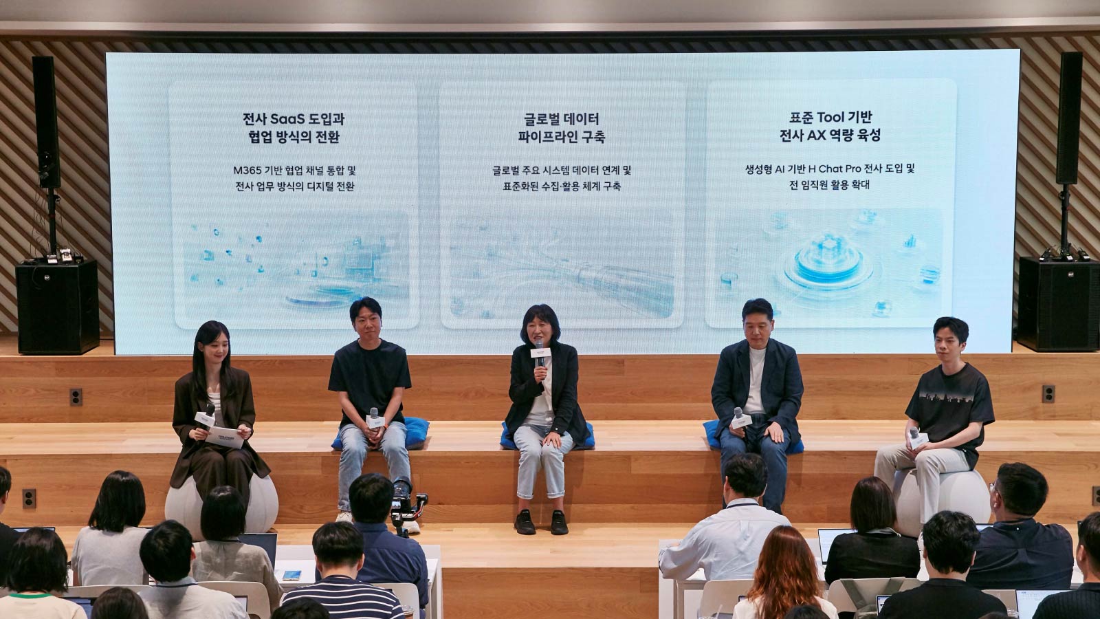 (From second to the left) Young Seok Jang, Senior Manager of the Genesis Customer Experience Team; Eunsook Jin, President and Head of ICT Management Division; Sanghong Lee, Vice President and Head of Information Security Group 2; and Changyoun Seo, Senior Manager of the Web-frontend Development Team