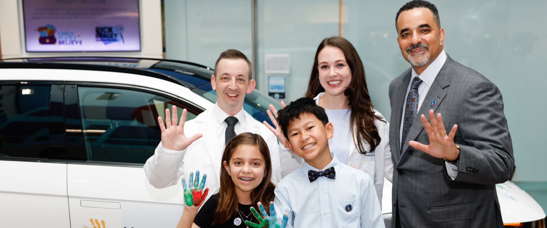 (left to right) Dr. Steven Hardy, Children’s National, Isabella Franco-Capps, national youth ambassador, Hyundai Hope on Wheels, Jackson Trinh, national youth ambassador, Hyundai Hope on Wheels, Dr. Jillian Smith, Children’s National, Randy Parker, president and CEO, Hyundai Motor North America, at Children’s National in Washington, D.C., on Sept. 2, 2026 (Photo/Hyundai)
