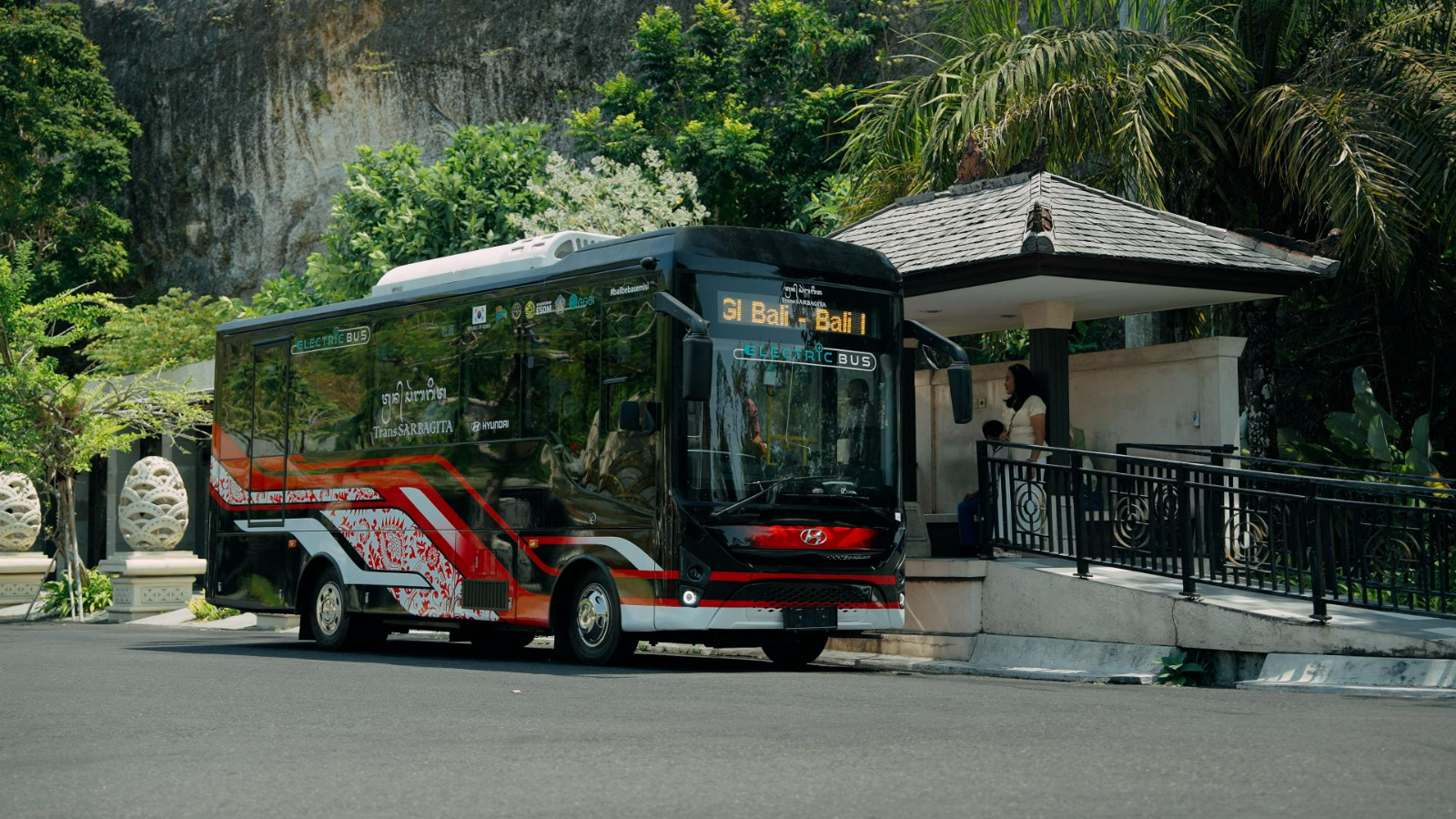 Hyundai Motor Delivers Bali’s First Electric Buses for Public Transport 